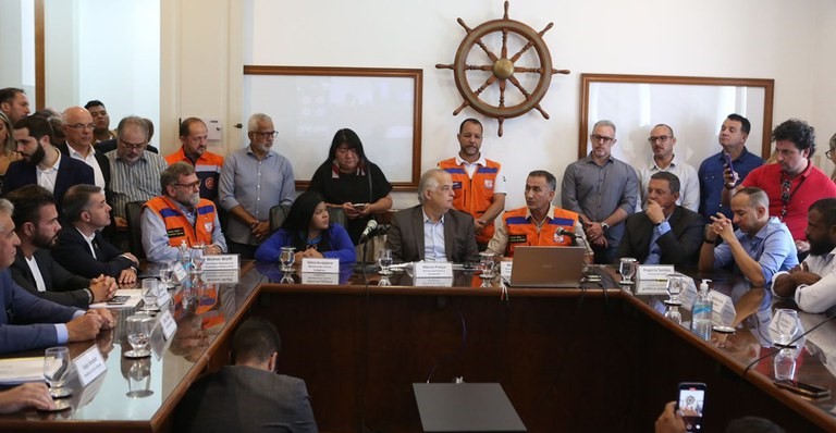 Ministros articulam soluções para efeitos das chuvas com 12 prefeitos do litoral paulista
