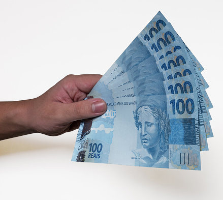 Salário mínimo de R$ 1.320: governo finalmente anuncia data do aumento