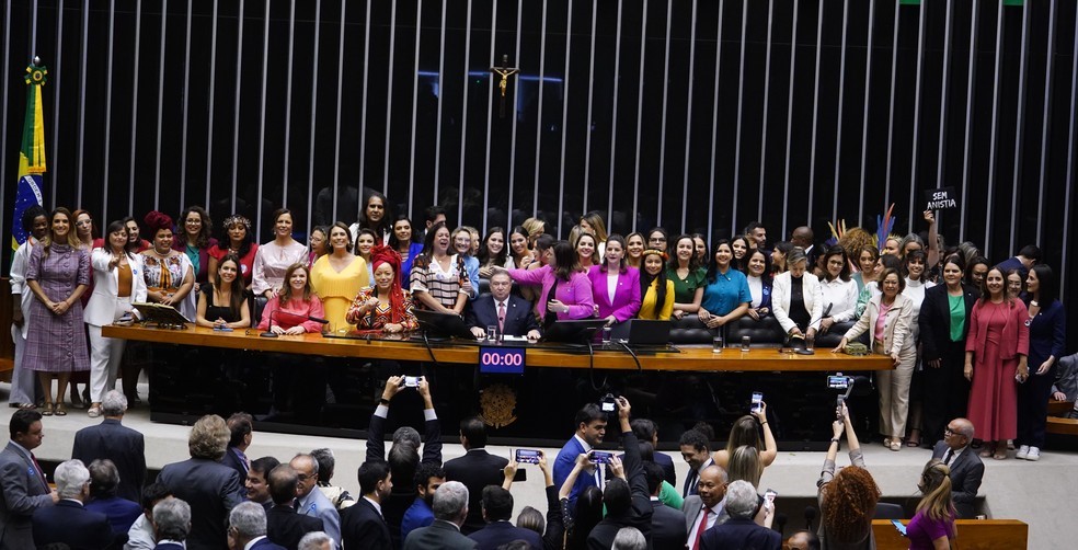 Mulheres na política: os obstáculos e as violências que dificultam a representatividade feminina – e prejudicam a democracia