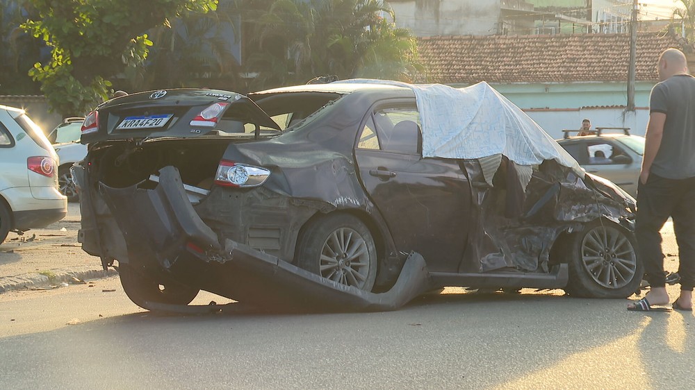 Mulher tenta socorrer bebê e morre em acidente de carro na Zona Oeste do Rio