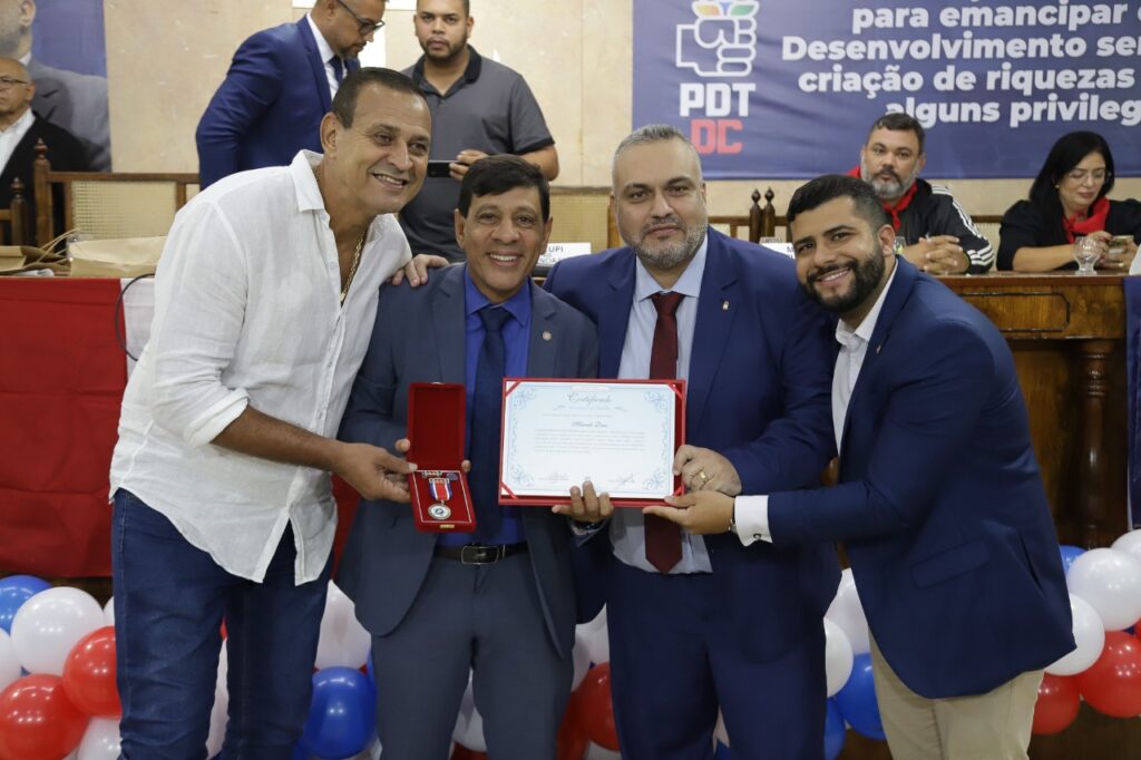 Câmara outorga a Medalha Leonel Brizola pela primeira vez