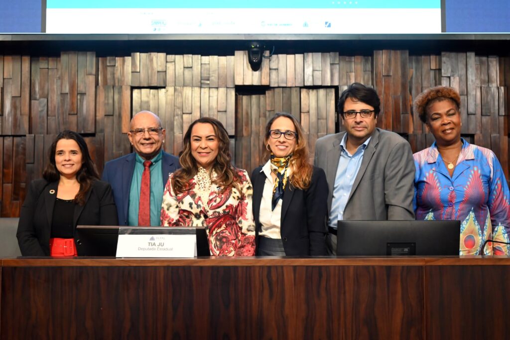 Braskem participa de debate sobre presença do plástico e políticas Públicas na Alerj