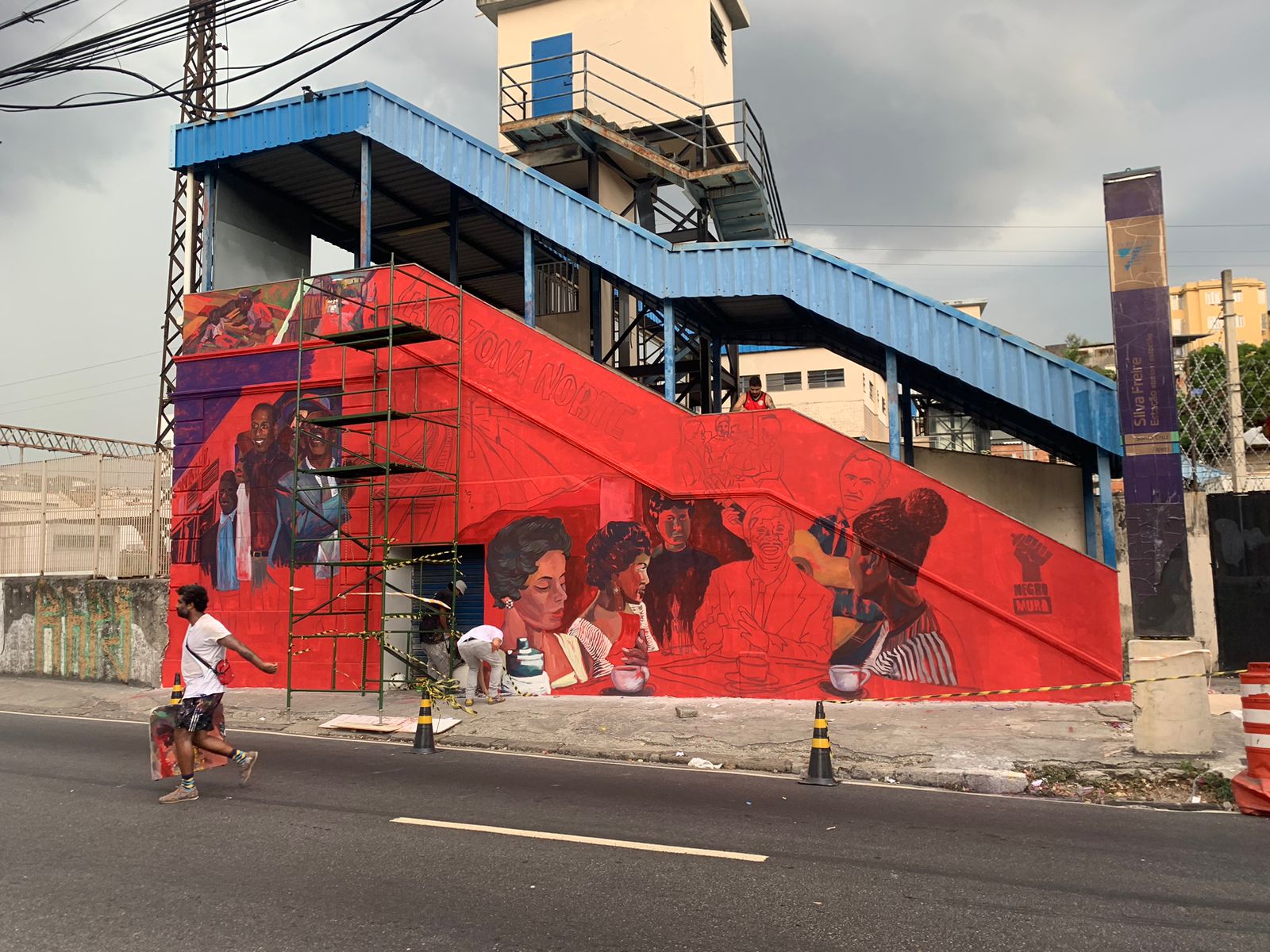 Muro da Estação Silva Freire ganha pintura em homenagem à Grande Otelo