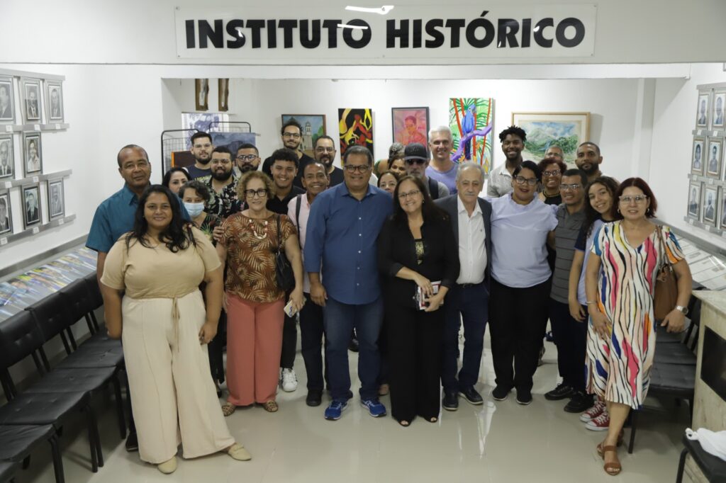 Homenagem ao Dia Municipal da Cultura expõe trabalho de artistas na Câmara