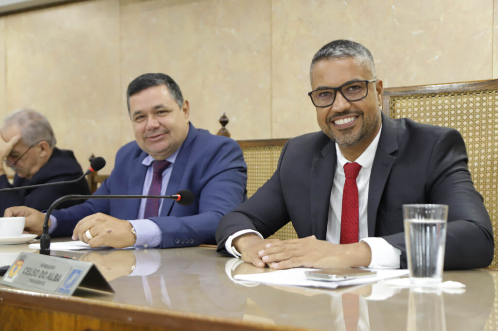 Vereadores cobram posicionamento à Secretaria de Educação