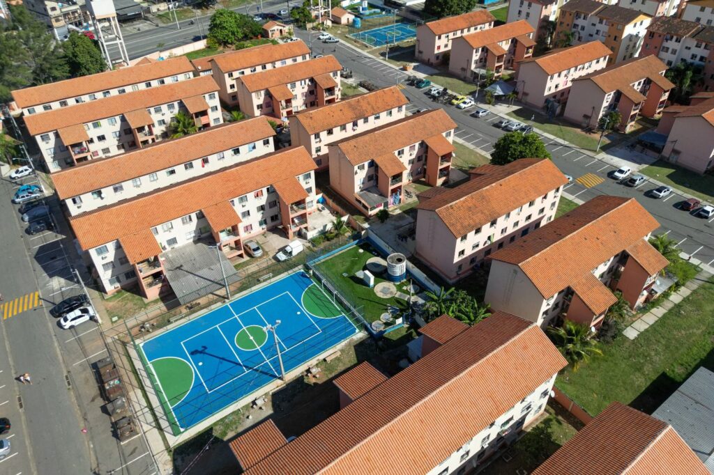 Governo do Estado entrega reforma de conjuntos habitacionais na Zona Oeste