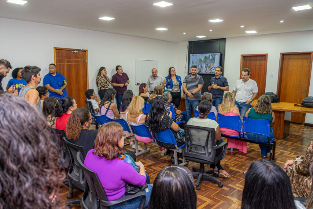 Prefeitura de Nilópolis entrega carteirinha aos protetores de animais