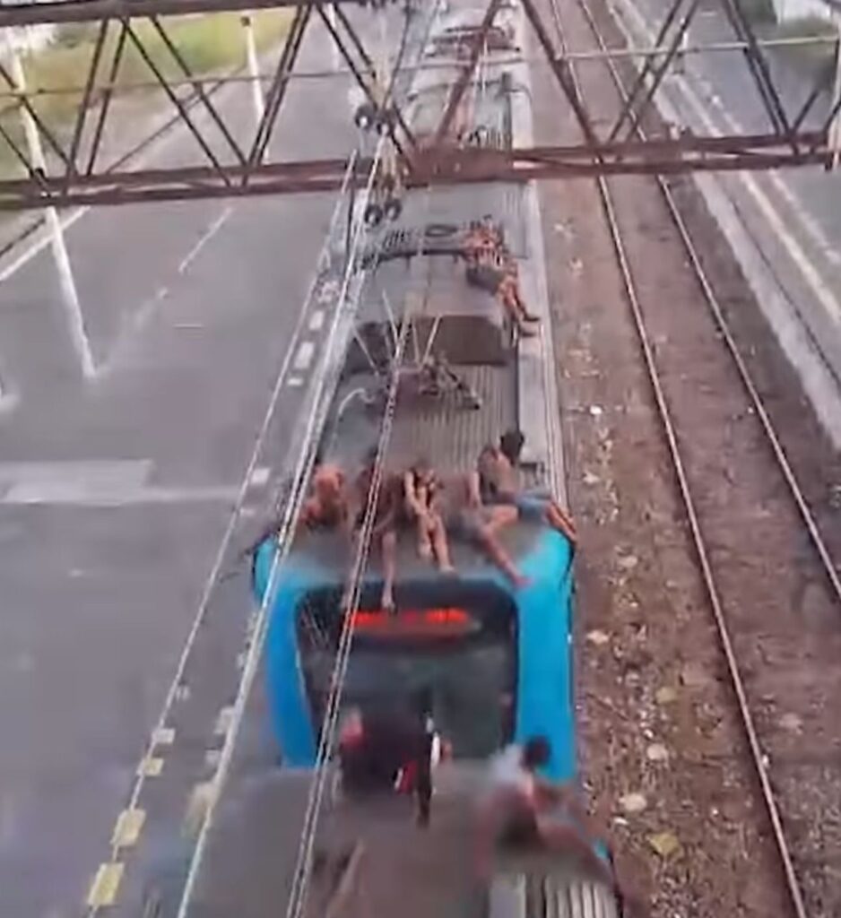 SuperVia inicia campanha sobre perigo de viajar fora do trem