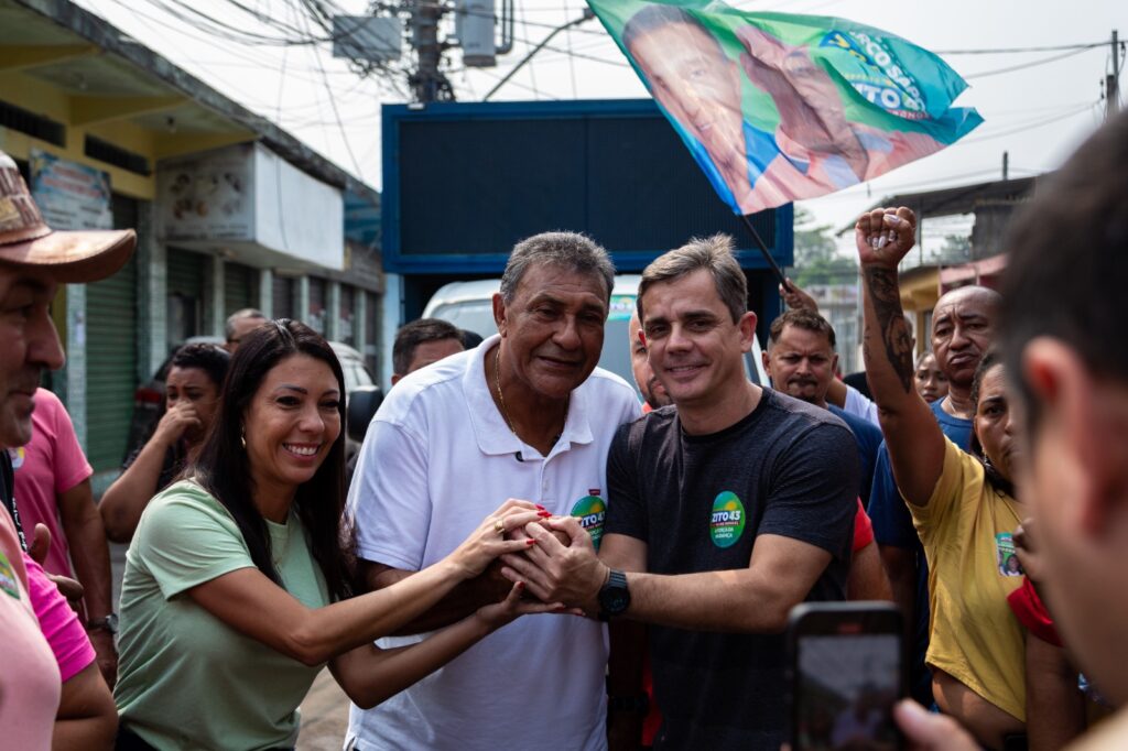 Zito caminha com Fabiano Horta e fortalece campanha por mudança em Duque de Caxias