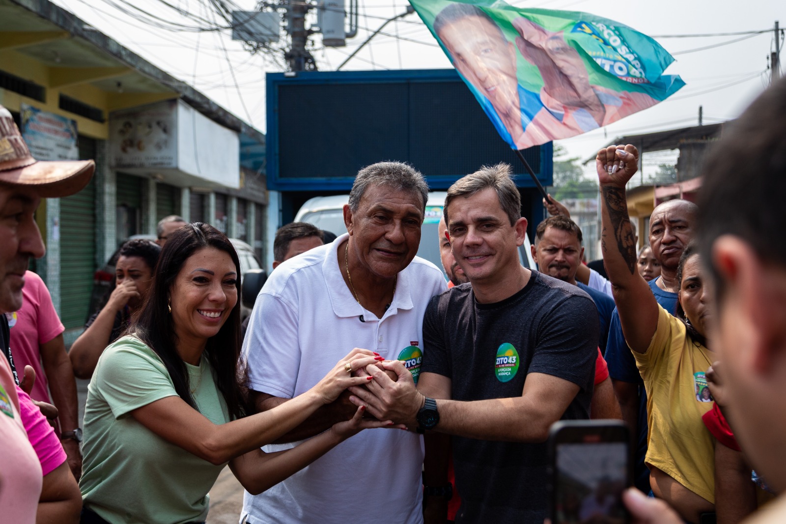 Zito caminha com Fabiano Horta e fortalece campanha por mudança em Duque de Caxias