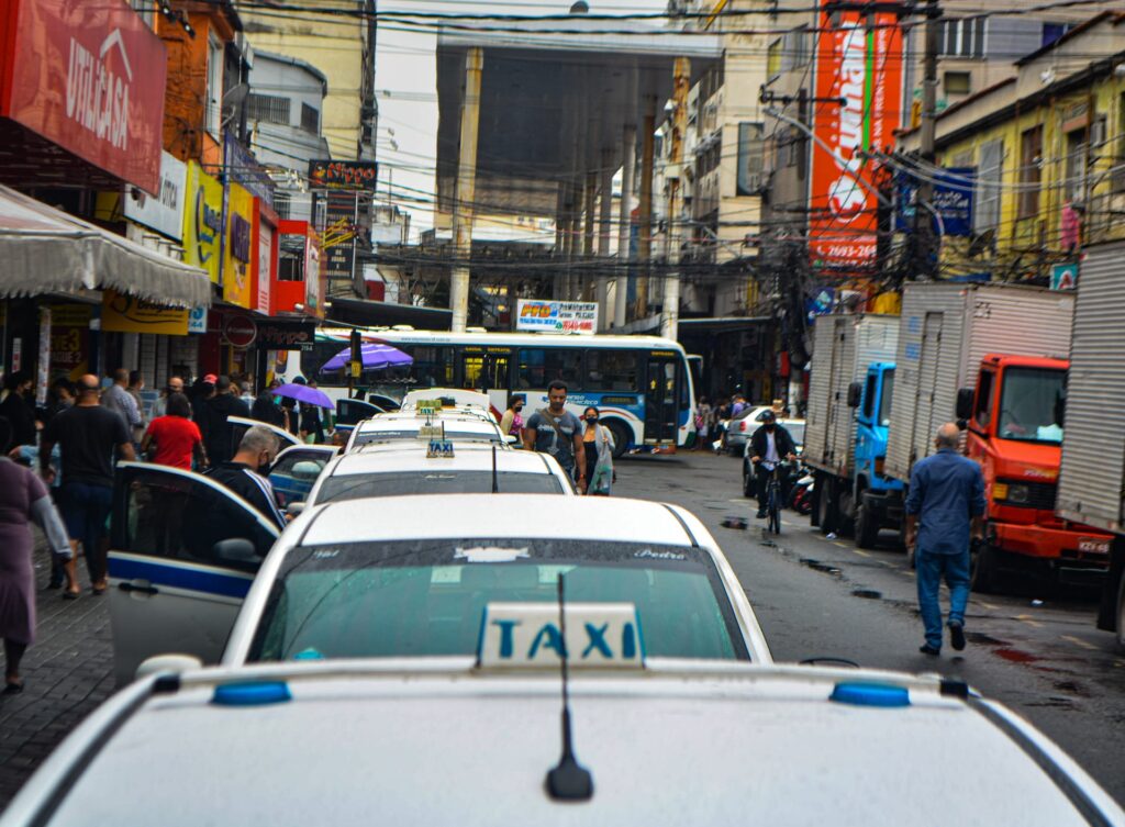 Secretaria de Transportes e governo do Estado aferem taxímetro de 370 veículos cadastrados em Nilópolis para transporte de passageiros
