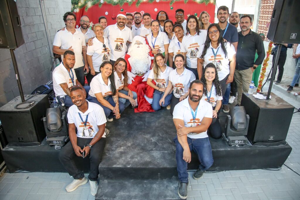 Governo do Estado promove Ceia de Natal para futuros moradores de condomínio habitacional em construção no Alemão //