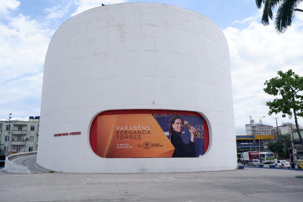 Fernanda Torres ganha homenagem no Teatro Raul Cortez, em Duque de Caxias