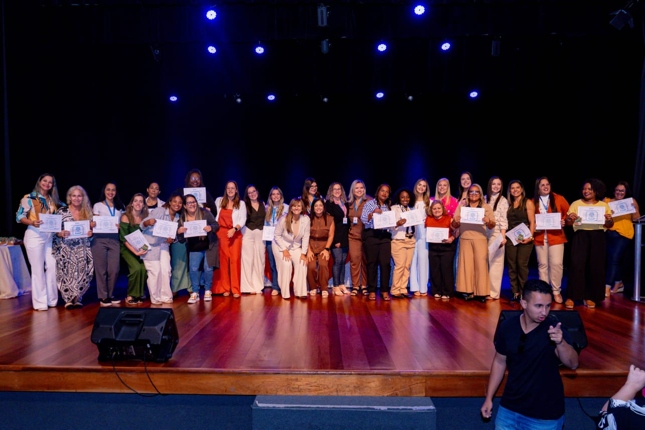 SUGESTÃO DE PAUTA: PROFISSIONAIS DE ENFERMAGEM E SERVIÇO SOCIAL SÃO HOMENAGEADOS NA CERIMÔNIA DE 29 ANOS DO CEATA EM DUQUE DE CAXIAS