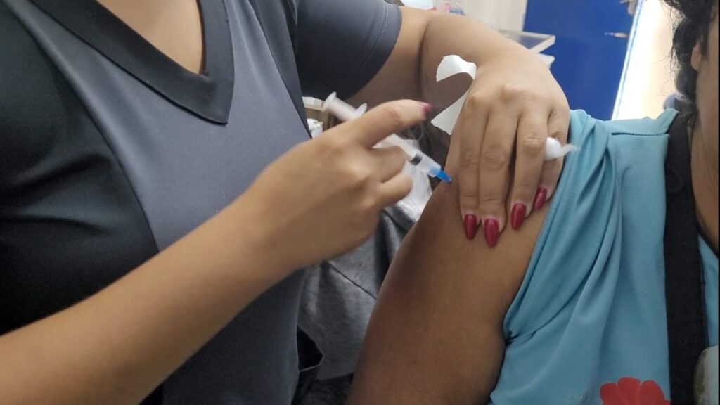 SÁBADO (10) É O DIA D DE VACINAÇÃO CONTRA A GRIPE E O SARAMPO EM DUQUE DE CAXIAS