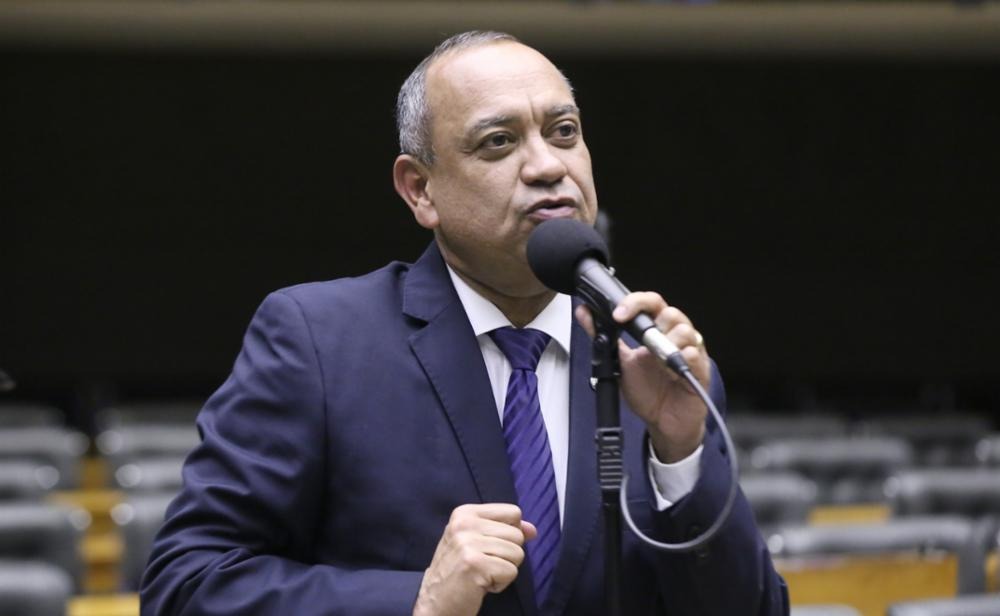 Deputado Max Lemos aprova projeto que vincula o personal trainer à profissão da Educação Física
