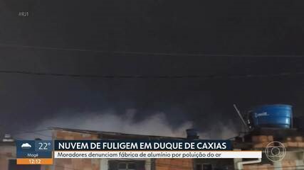 Moradores de Duque de Caxias dizem que fábrica tem lançado fuligem no ar e relatam sangramentos nasais e asma