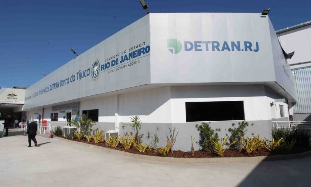 Detran RJ terá atendimento exclusivo sem agendamento para idosos e PCDs no próximo sábado