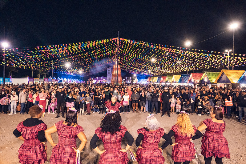 Competição reúne dez grupos de todo o estado em apresentações marcadas por coreografias e figurinos temáticos
