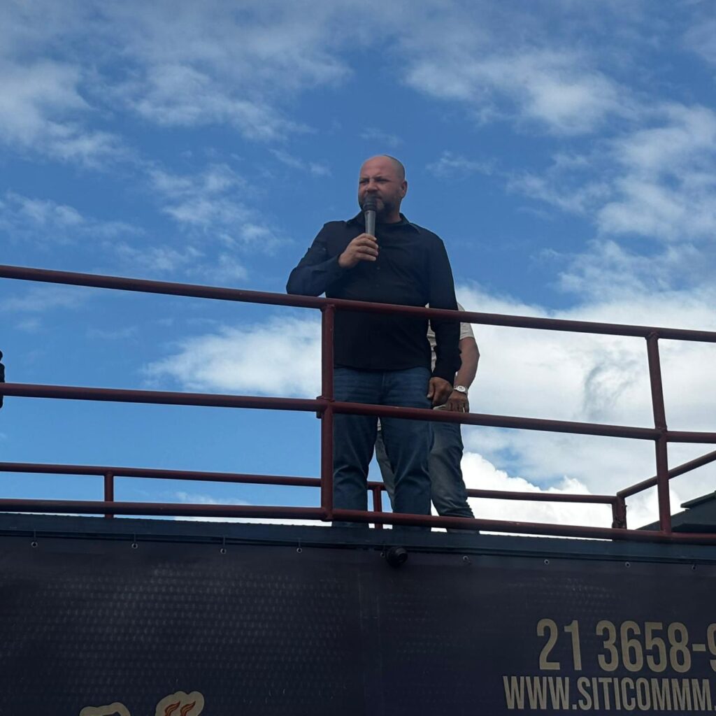 Jean Carlos Barreto defende escola de aprendizagem industrial para preparar jovens de Duque de Caxias para o mercado de trabalho