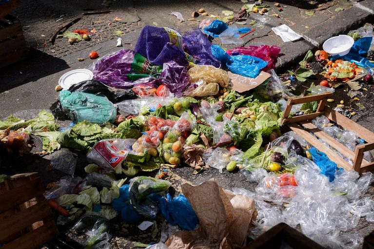 ENTRE O DESPERDÍCIO E O PRATO VAZIO: LEIS DA ALERJ INCENTIVAM DOAÇÕES E O COMBATE À FOME