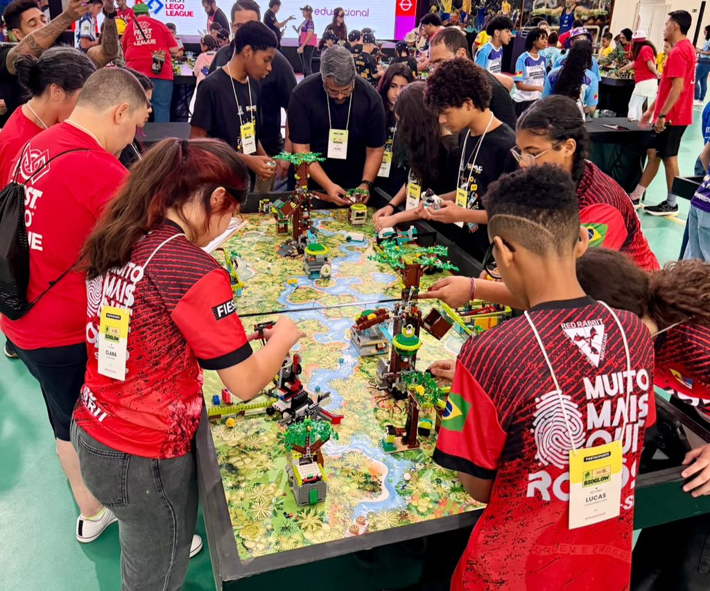 O FUTURO COMEÇA HOJE: ALUNOS DE DUQUE DE CAXIAS PARTICIPAM DE COMPETIÇÃO NACIONAL DE ROBÓTICA 