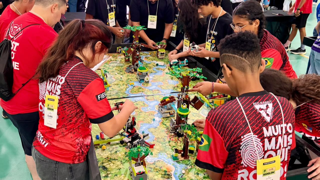 O FUTURO COMEÇA HOJE: ALUNOS DE DUQUE DE CAXIAS PARTICIPAM DE COMPETIÇÃO NACIONAL DE ROBÓTICA 