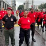 Bombeiros Mirins de Belford Roxo durante desfile na Avenida Presidente Vargas, no Rio de Janeiro