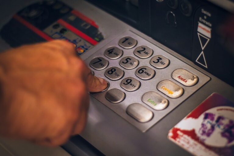 Feriado de 12 de outubro: bancos e INSS fecham; veja o que funciona