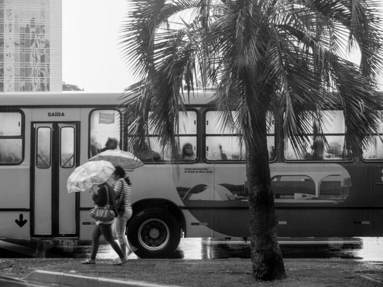 Segundo turno no RJ: votação vai até 17h; transporte é gratuito e há previsão de chuva