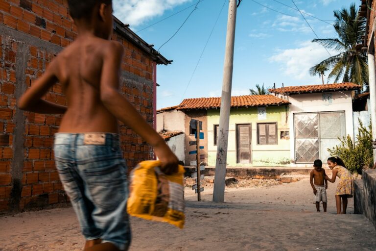 Instituto Amparando atende crianças e famílias em Figueiras, Nova Iguaçu
