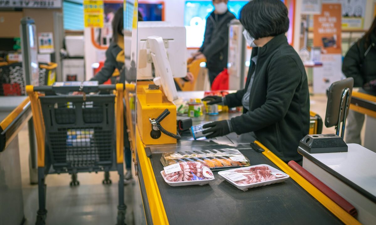 Trabalhou no feriado de 12 de outubro? Saiba quando há folga ou pagamento em dobro