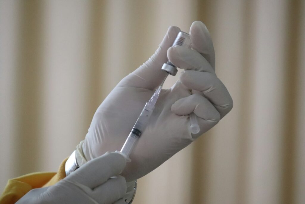 Nova Iguaçu vacina jovens de 15 a 24 anos contra meningite até 31 de outubro