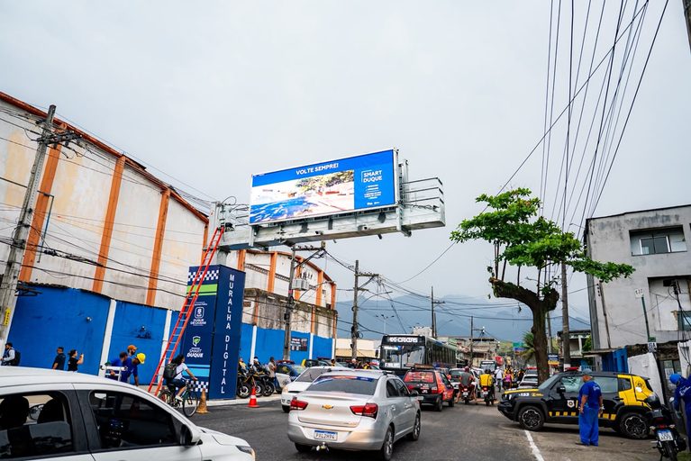 MURALHA DIGITAL CHEGA AO LIMITE DE DUQUE DE CAXIAS COM MAGÉ